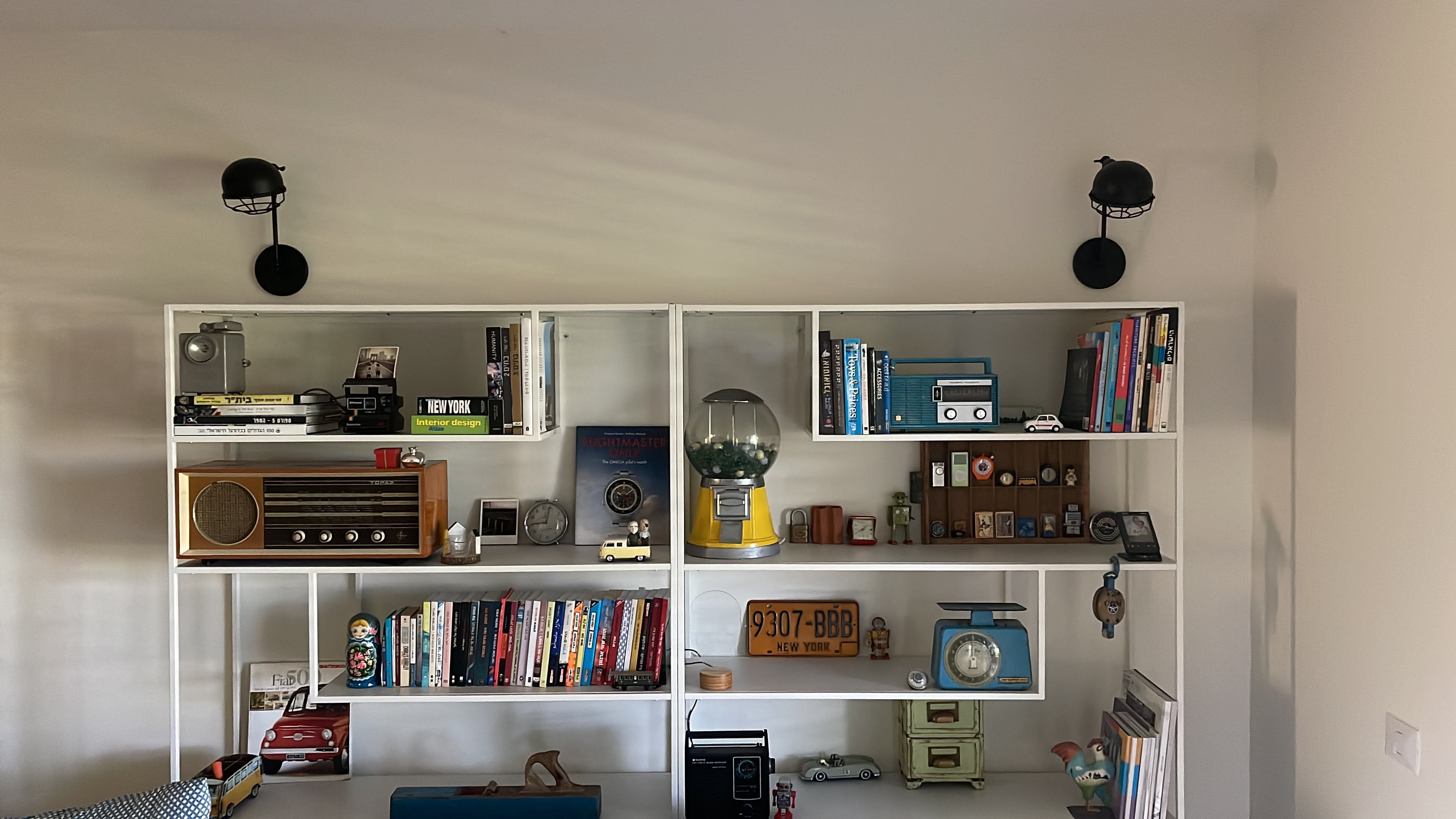 עיצוב ספרייה בסלון ביתי