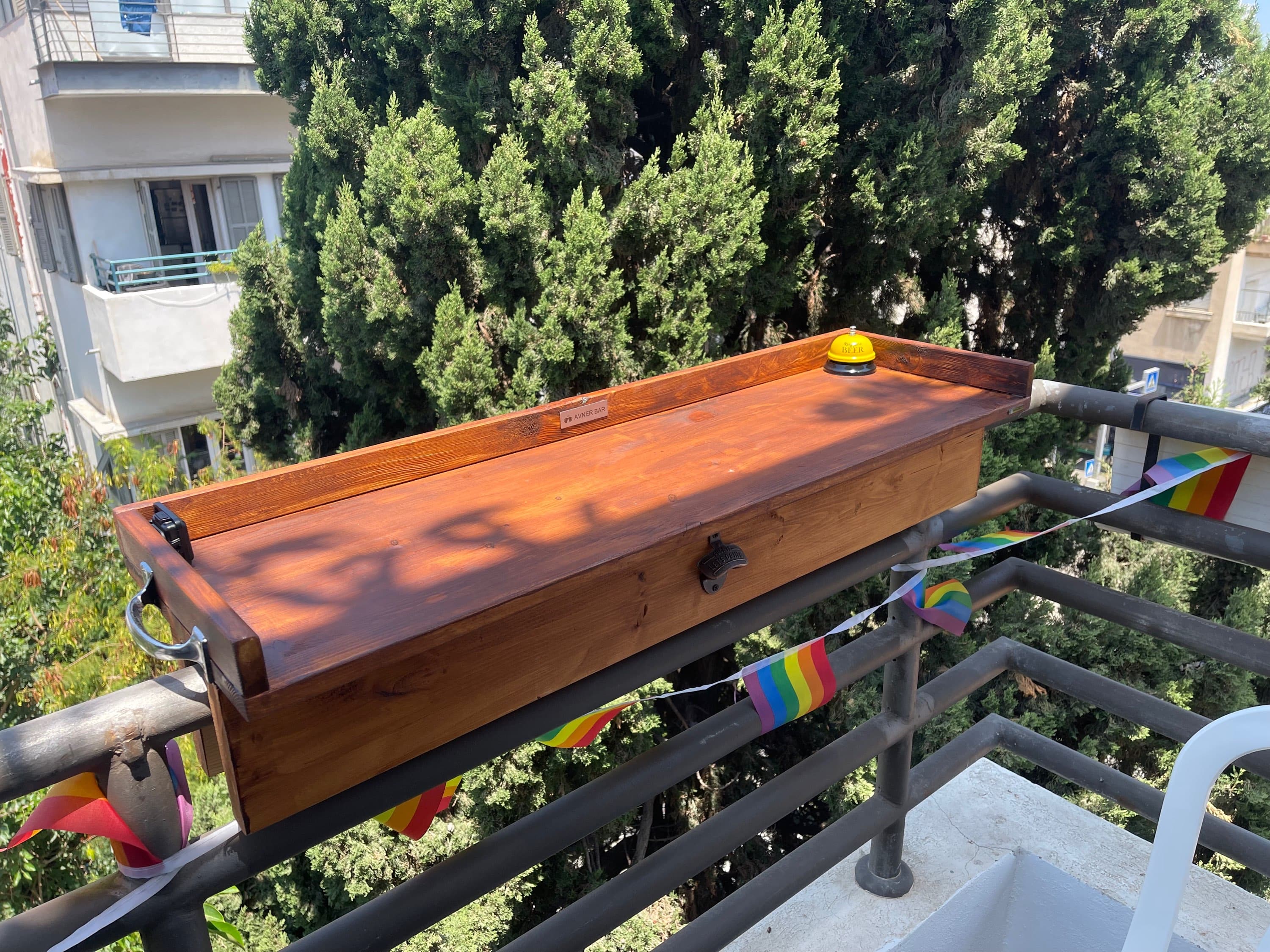 בר מרפסת כולל תאורה, פותחן ופעמון בירה