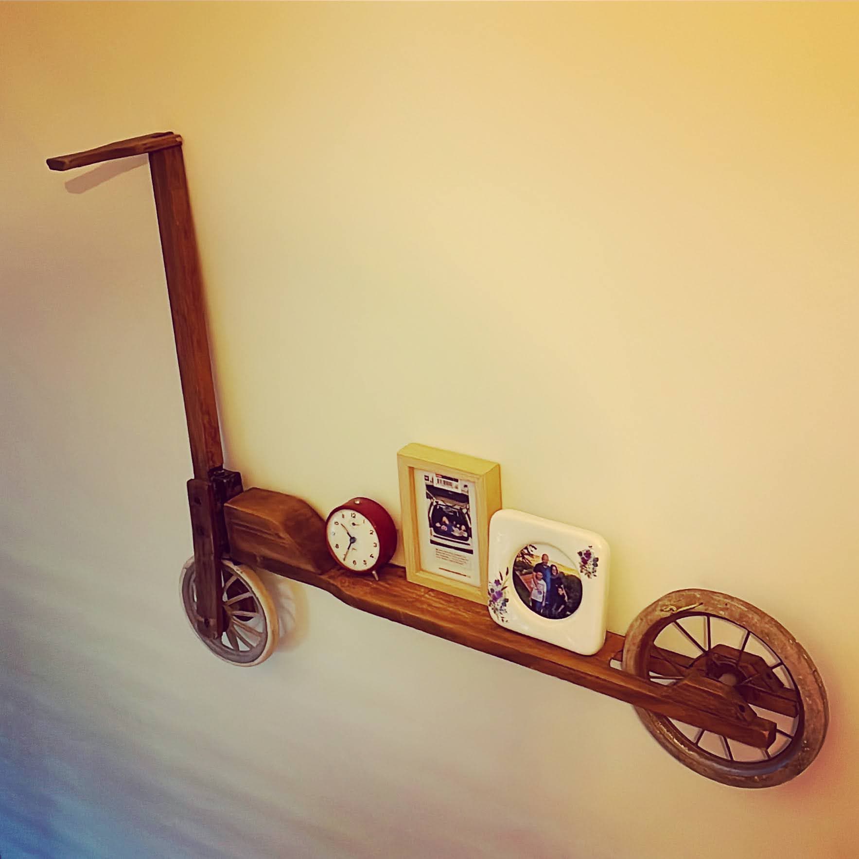 מדף מקורקינט ישן